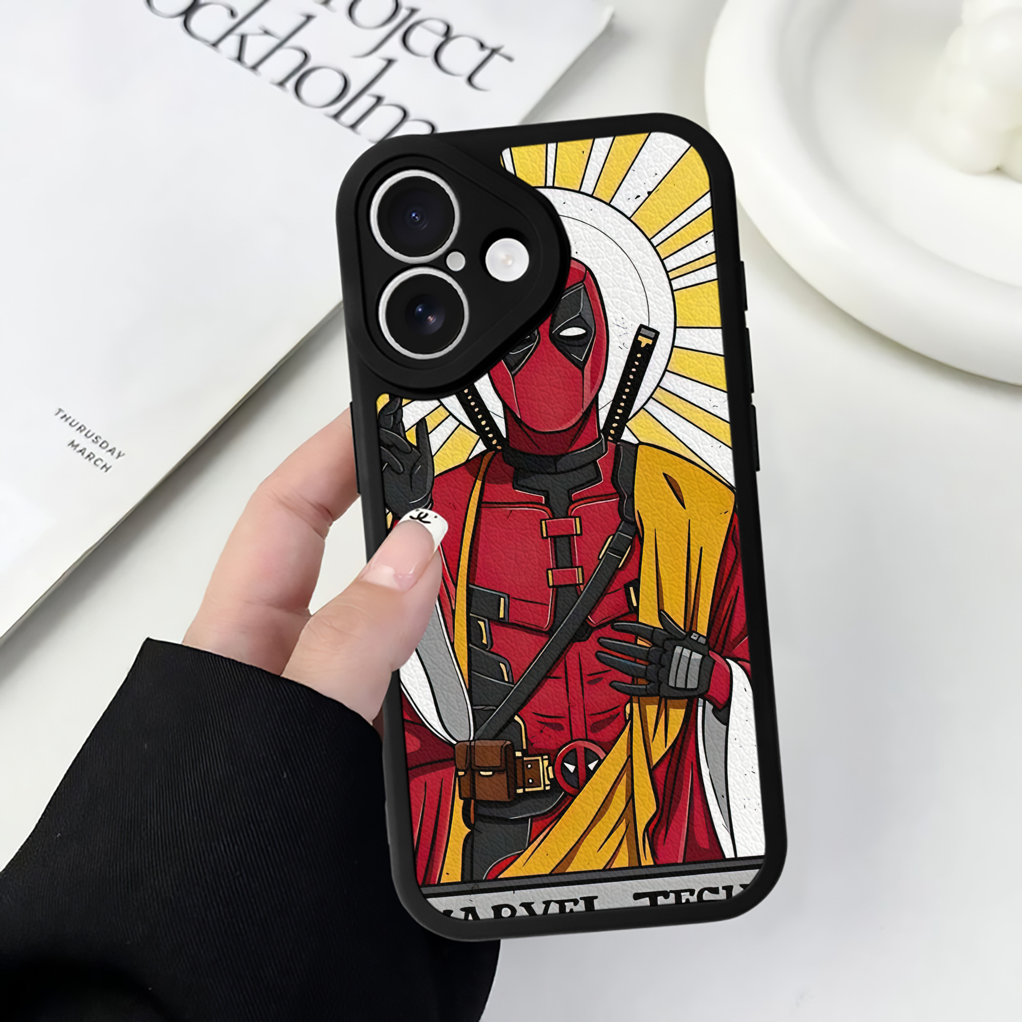 （画像用） Deadpool デッドプール 【iPhone 16シリーズ対応】シリコンスマホケース（レザー調） 材質：シリコン